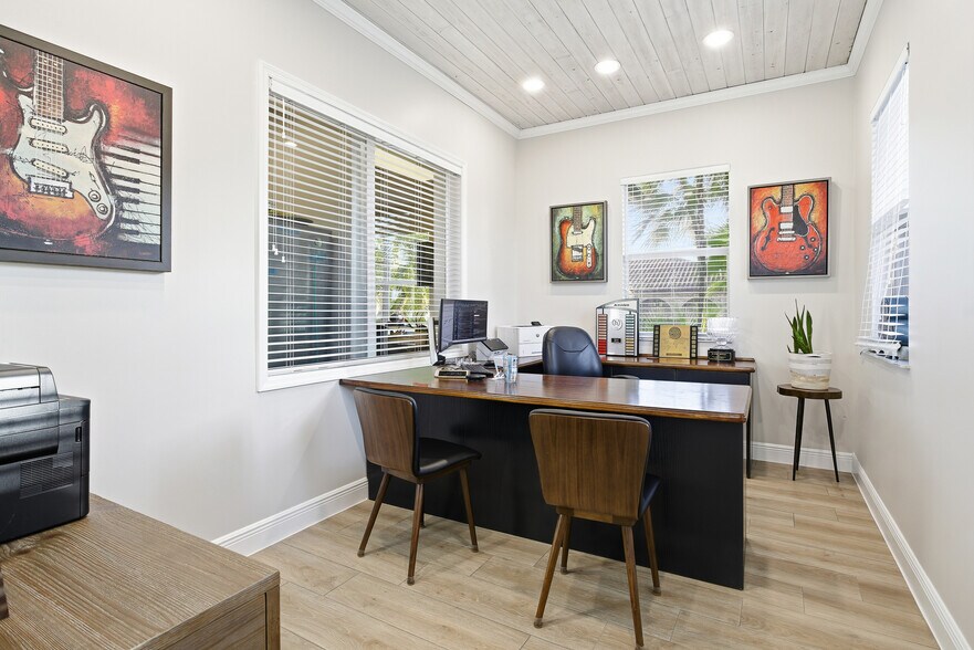 More Photos Of 1801 N Krome Ave, Homestead Office For Sale