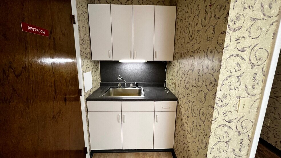 More Photos Of 25 S Broad St, Nazareth Medical For Lease