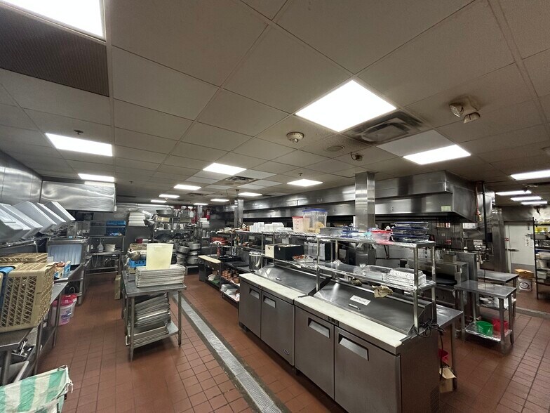 More Photos Of 2000 Ray Moss Connector, Johns Creek Freestanding For Sale