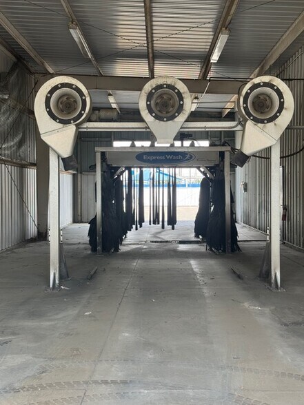 More Photos Of 4625 Wible Rd, Bakersfield Auto Dealership For Lease