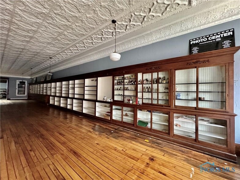 More Photos Of 123 N Michigan Ave, Edgerton Storefront Retail Office For Sale