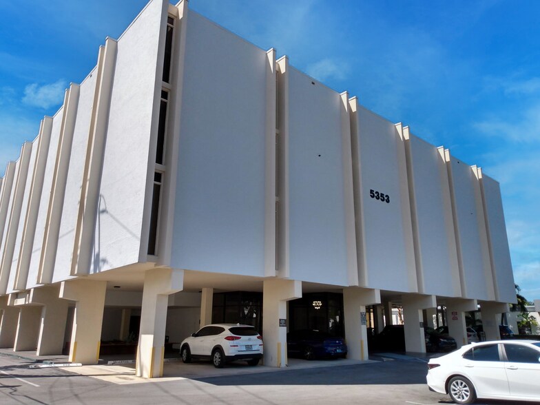 More Photos Of 5353 N Federal Hwy, Fort Lauderdale Medical For Lease