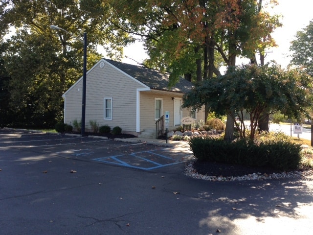 More Photos Of 11 Hartford Rd, Riverside Office For Lease