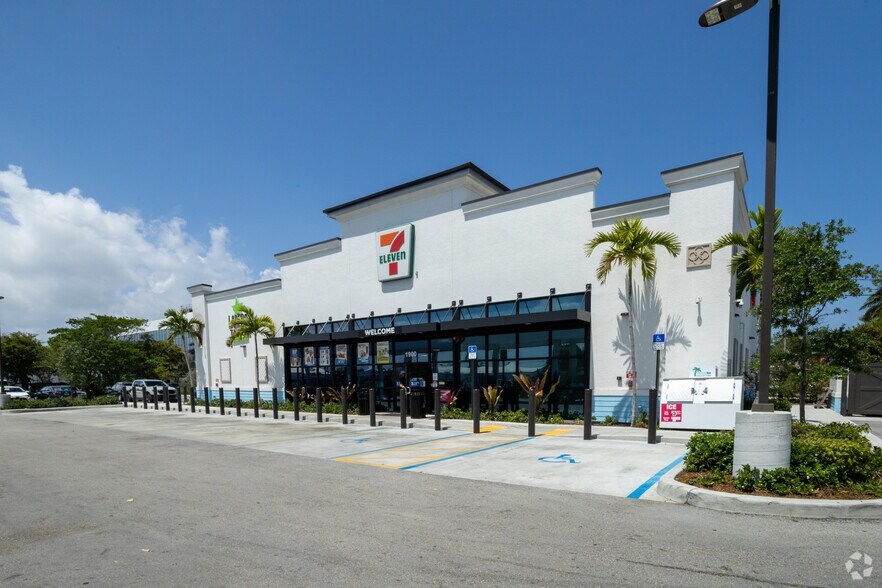 More Photos Of 1900 10th Ave N, Lake Worth Beach Convenience Store For Sale