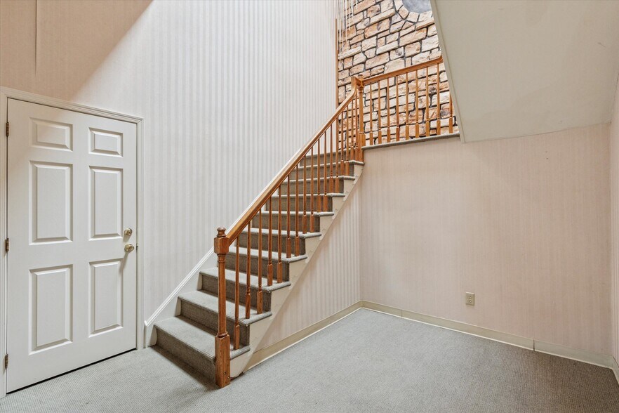 More Photos Of 97 Wood St, Bristol Office For Sale