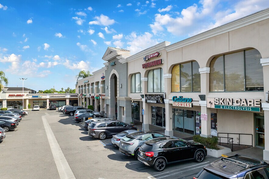 More Photos Of 19522-19598 Ventura Blvd, Tarzana General Retail For Sale