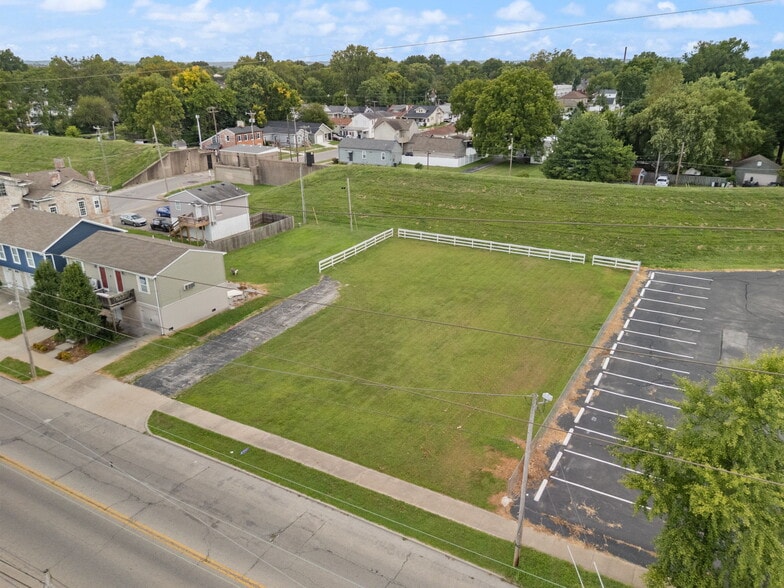 More Photos Of 1021 E Market St, Jeffersonville Land For Sale