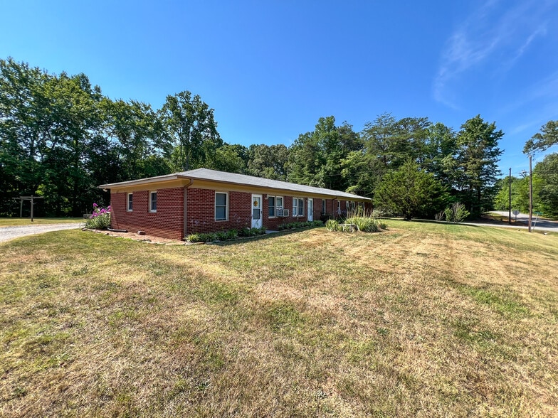 More Photos Of 144 Nottingham Dr, Forest City Apartments For Sale