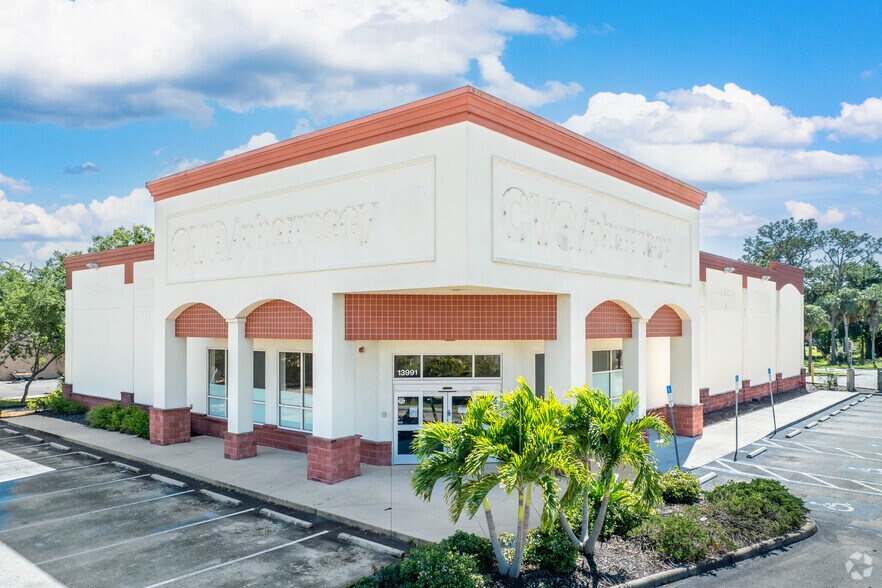 More Photos Of 13991 N Cleveland Ave, North Fort Myers Drugstore For Lease