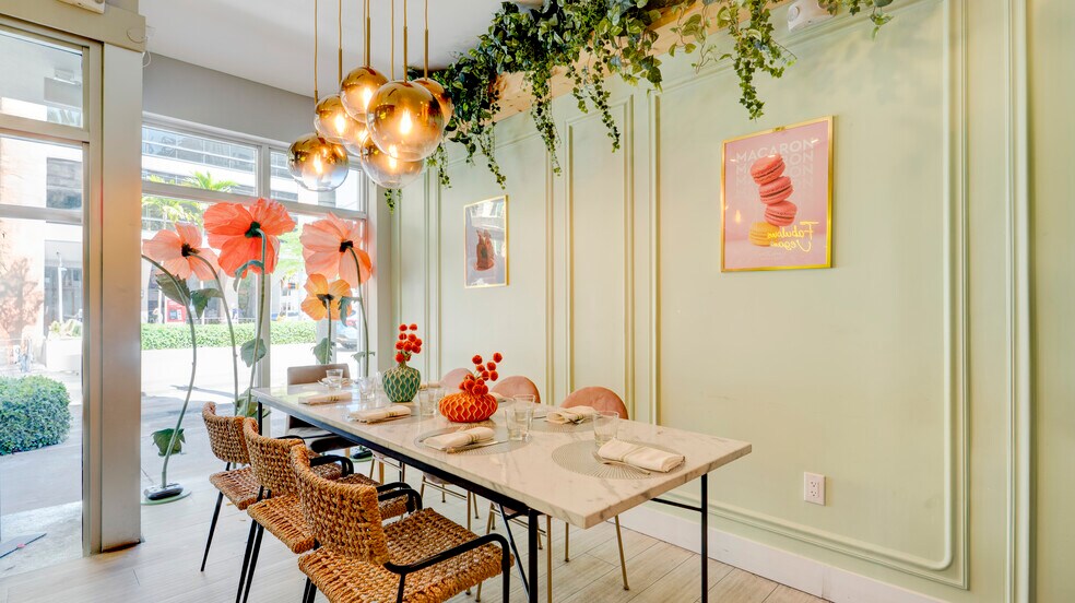 More Photos Of 2516-2526 Ponce De Leon Blvd, Coral Gables Restaurant For Lease