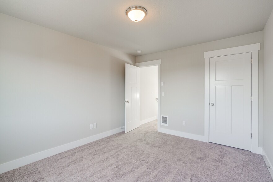 More Photos Of 2924 NW 16th St, Battle Ground Apartments For Sale