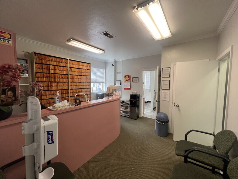 More Photos Of 160 Waverly Pl, San Francisco Storefront Retail Office For Lease