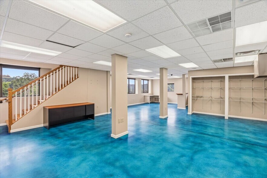 More Photos Of 106 Flow State Vis, Asheville Flex For Lease
