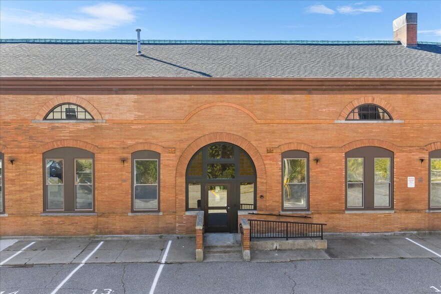 More Photos Of 10 Railroad Pl, Norwich Flex For Lease