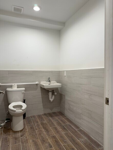 More Photos Of 128 S 1st St, Lehighton Office For Lease
