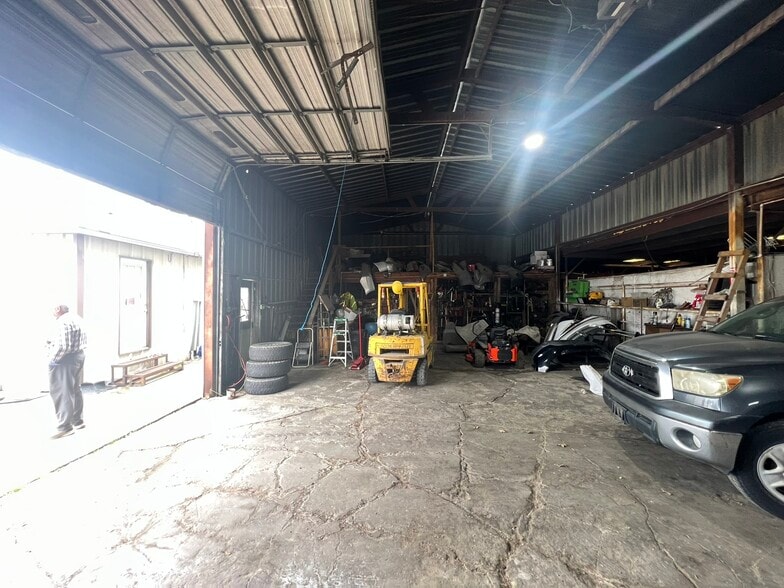 More Photos Of 2244 Highway 69 S, Greenville Warehouse For Lease