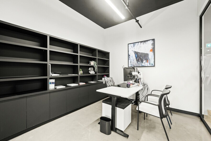 More Photos Of 63 6 Th Av W, Vancouver Medical For Sale