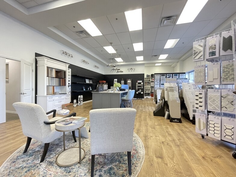 More Photos Of 5431 SW 35th Dr, Gainesville Showroom For Sale