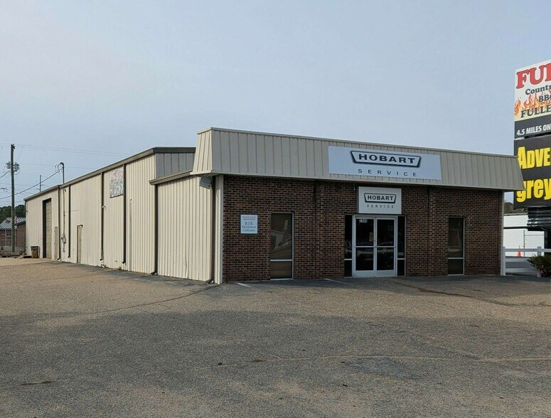 More Photos Of 2988 Gillespie St, Fayetteville Light Distribution For Lease