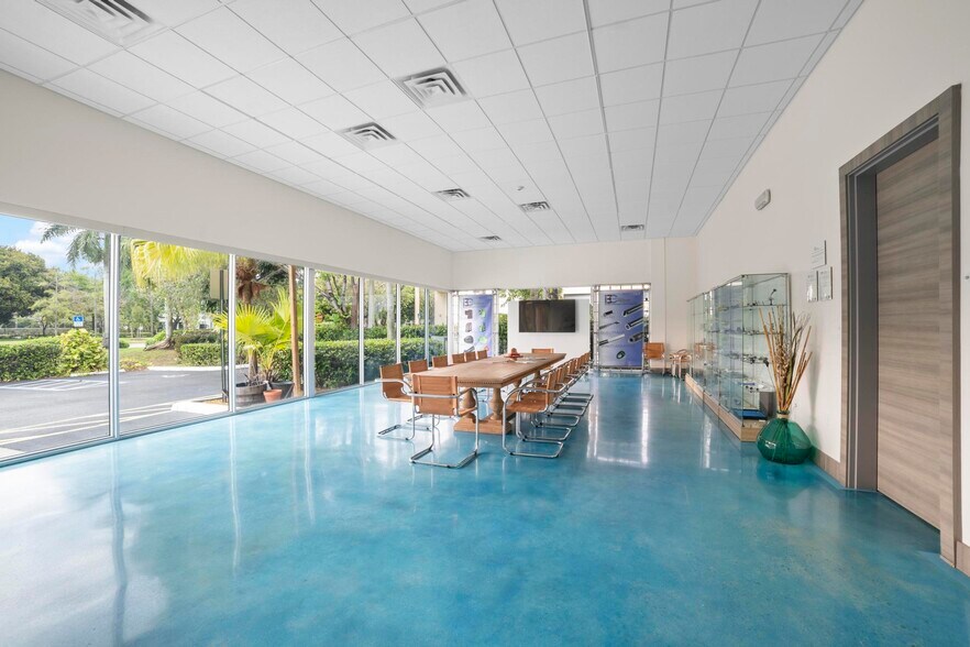 More Photos Of 320 International Pky, Sunrise Warehouse For Sale
