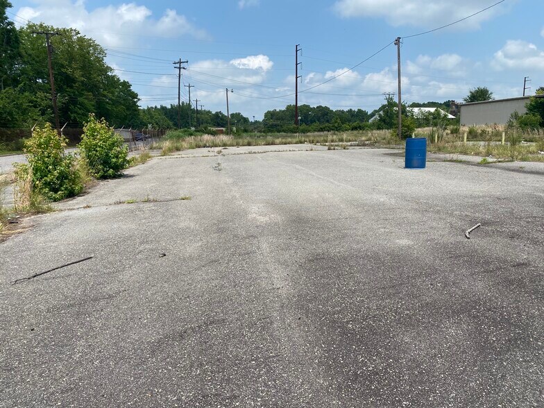 More Photos Of 520 Reese St, Emporia Warehouse For Sale