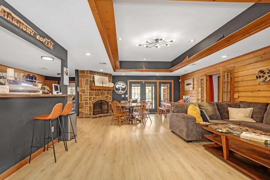 More Photos Of 446724 E 390 Rd, Langley Hotel For Sale