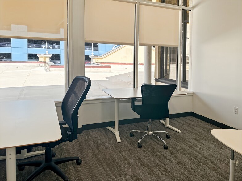 More Photos Of 122 W Pine St, Orlando Coworking Space