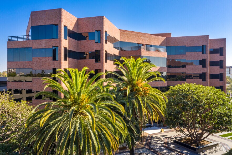 More Photos Of 3070 Bristol St, Costa Mesa Unknown For Lease