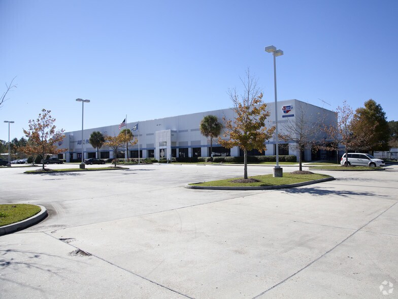More Photos Of 2001 Oak Villa Blvd, Baton Rouge Showroom For Lease