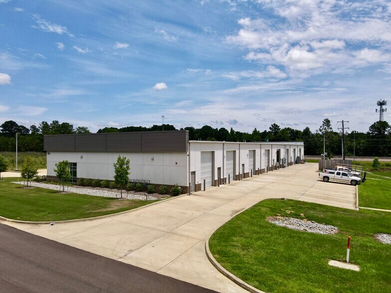 More Photos Of 185 Country Place Pky, Pearl Flex For Lease