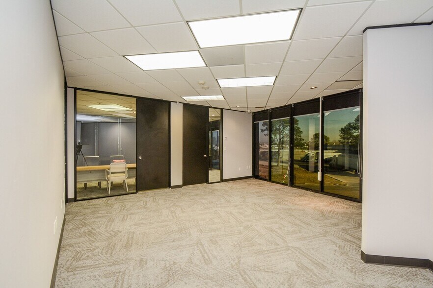 More Photos Of 6100 Corporate Dr, Houston Medical For Sale