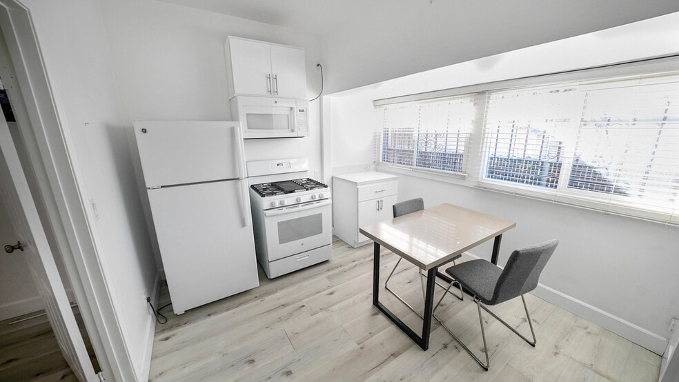 More Photos Of 716 W 30th St, Los Angeles Apartments For Sale