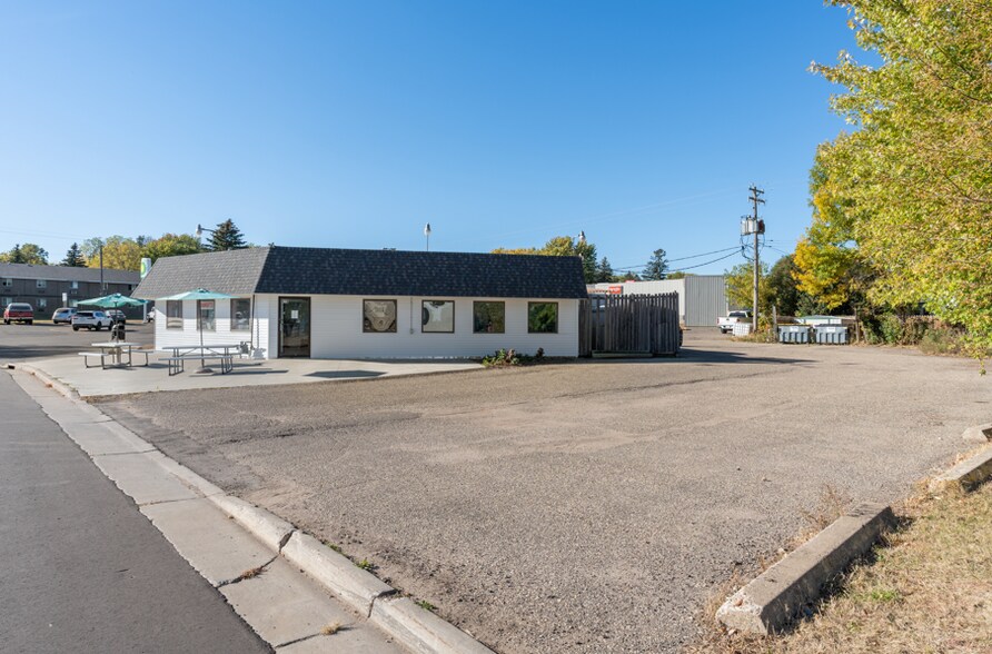 More Photos Of 970 Newton St, Baldwin Restaurant For Sale