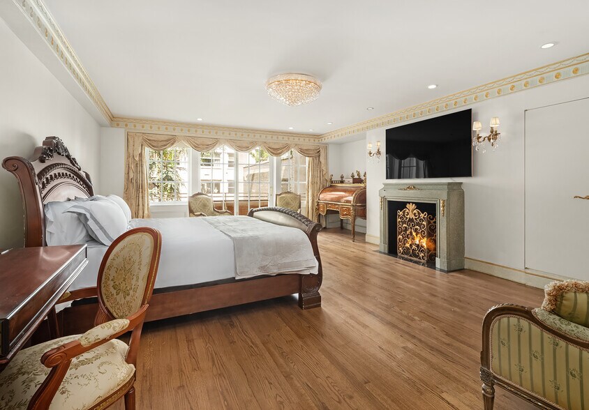 More Photos Of 7 E 69th St, New York Specialty For Lease