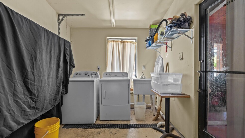 More Photos Of 412 Park Ave, Rifle Restaurant For Sale