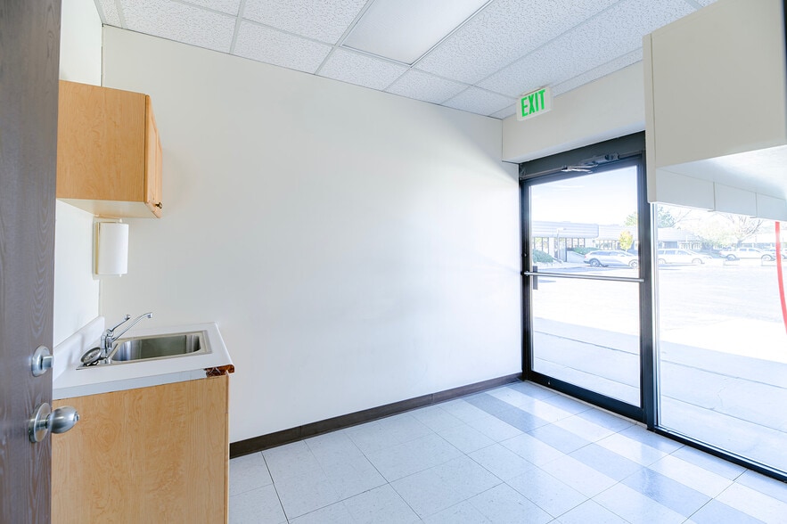 More Photos Of 1801 Sunset Pl, Longmont Light Distribution For Sale