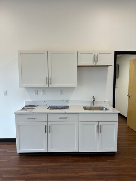 More Photos Of 9361 Seward Rd, Fairfield Warehouse For Lease