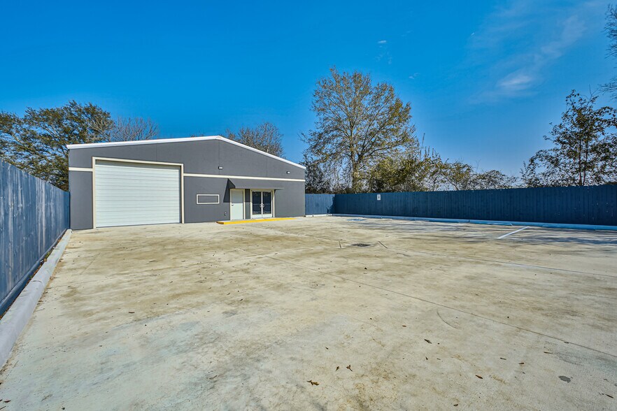 More Photos Of 4104 Dawn St, Houston Warehouse For Lease