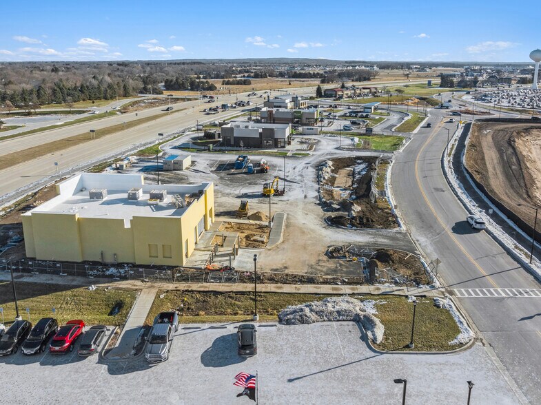 More Photos Of 1295 Olympia Fields Dr, Oconomowoc Restaurant For Sale