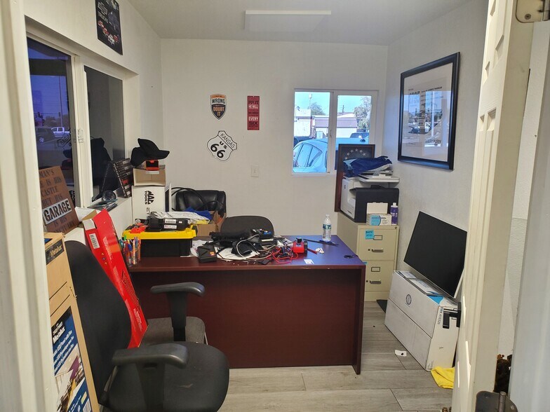 More Photos Of 2550 W Deer Valley Dr, Phoenix Auto Dealership For Sale