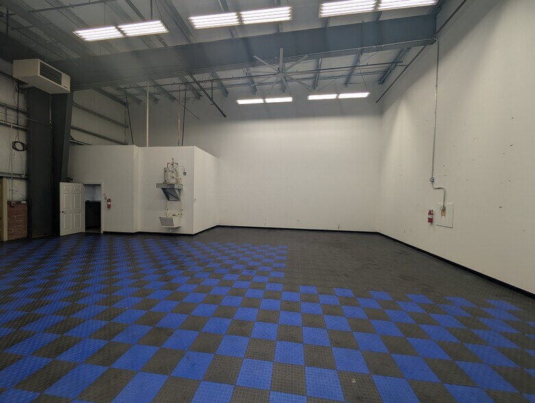 More Photos Of 2 Timber Ln, Marlboro Light Manufacturing For Lease