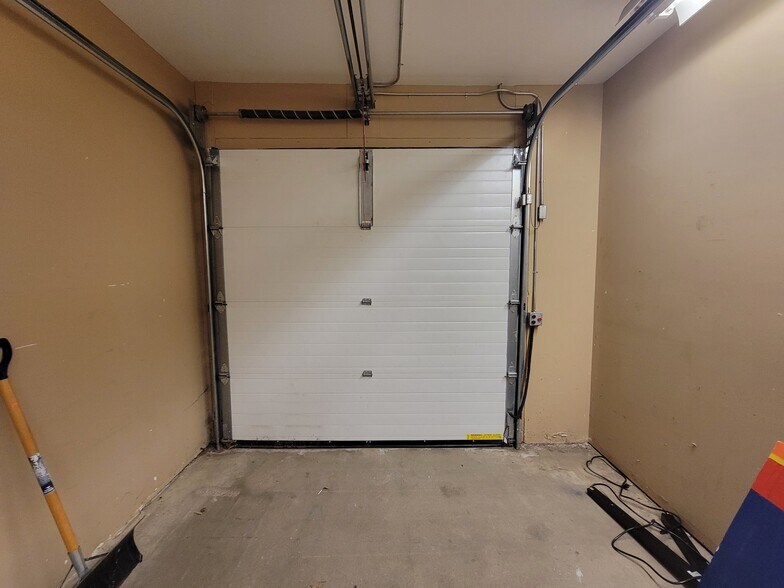 More Photos Of 2101 W 41st St, Sioux Falls General Retail For Lease