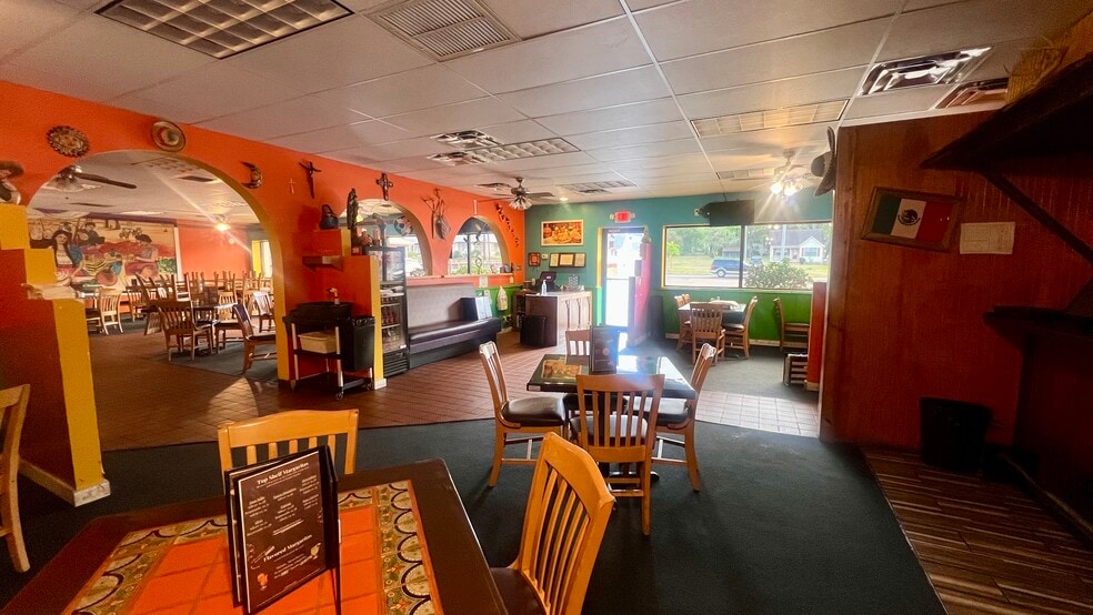 More Photos Of 403 N Jefferson St, La Grange Restaurant For Lease