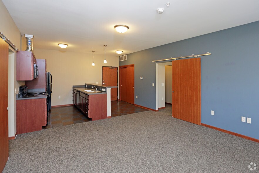 More Photos Of 906 10th St SE, Cedar Rapids Apartments For Sale