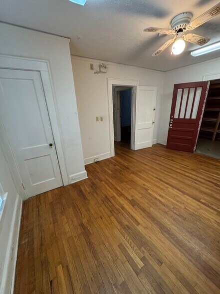 More Photos Of 4003 Old Buncombe Rd, Greenville Office Residential For Sale
