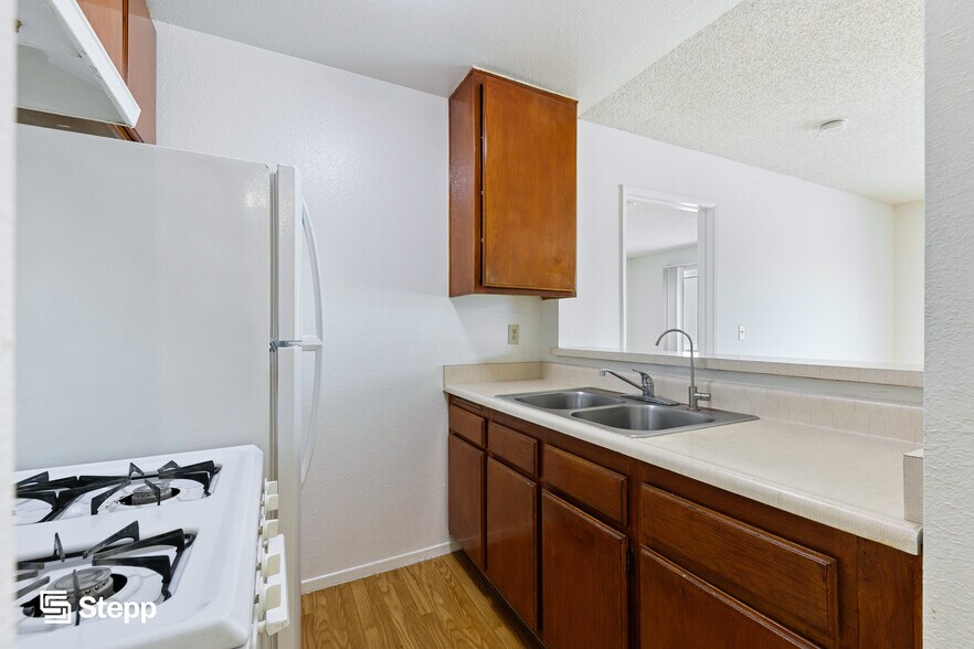 More Photos Of 424 S Commonwealth Ave, Los Angeles Apartments For Sale