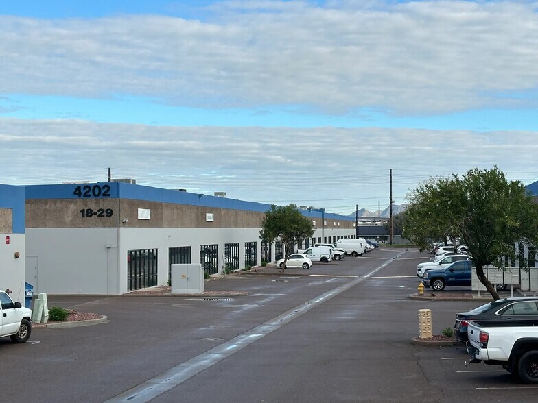 More Photos Of 4202 E Elwood St, Phoenix Unknown For Lease