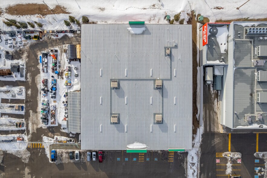 More Photos Of 300 Edgefield Pl, Strathmore Freestanding For Lease