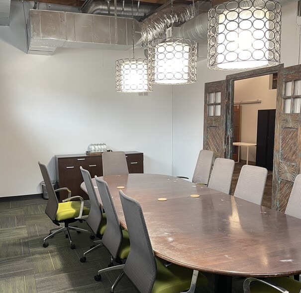 More Photos Of 415 W Washington St, Greenville Freestanding For Lease