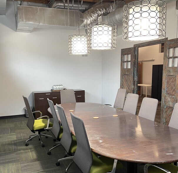 More Photos Of 415 W Washington St, Greenville Freestanding For Lease